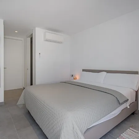 Rokabella Luxury Villas וילה