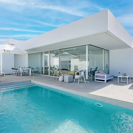 Rokabella Luxury Villas אדחה